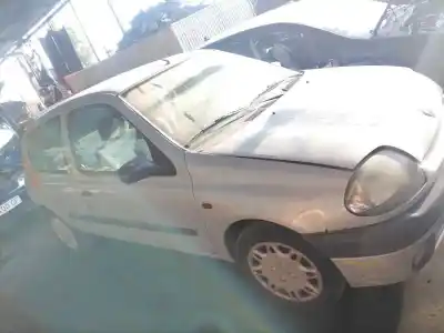 Scrapping Vehicle renault   of the year 2000 powered d7f d7