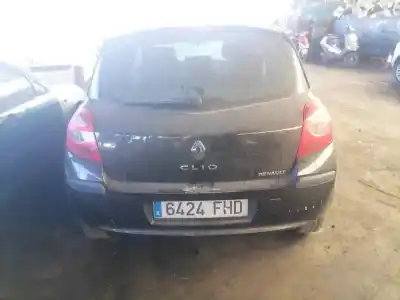 Véhicule à la ferraille renault                                            clio iii                                                                                                                                                                                                                                                   authentique                                                                                                                                                                                                                                                de l'année 2006 alimenté k9k m7