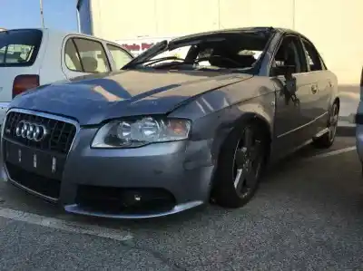 Veicolo di demolizione AUDI A4 BERLINA (8E) 2.0 TDI 16V (103kW) dell'anno 2001 alimentato BLB