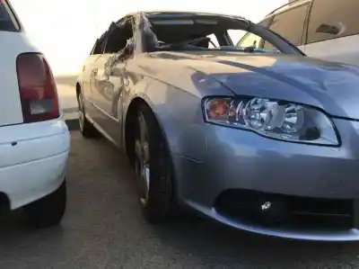 Veículo de Sucata audi a4 berlina (8e) 2.0 tdi 16v (103kw) do ano 2001 alimentado blb