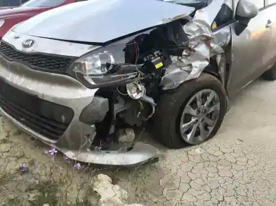 Veículo de Sucata kia rio emotion 75 cv / 55 kw do ano 2001 alimentado d3fa