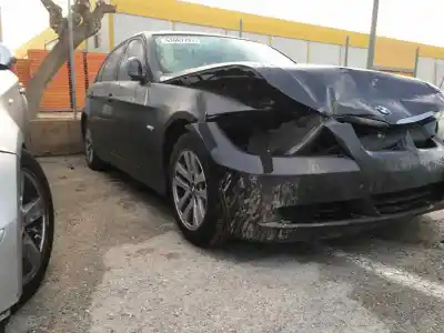 Veículo de Sucata BMW SERIE 3 BERLINA (E90) 2.0 320d [2.0 Ltr. - 120 kW 16V Diesel] do ano 2001 alimentado 204D4