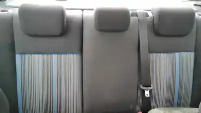 Veículo de Sucata ford focus berlina (cap) ambiente (d) do ano 2001 alimentado g8db