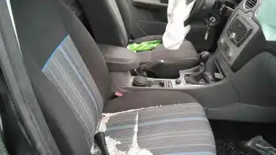 Veículo de Sucata ford focus berlina (cap) ambiente (d) do ano 2001 alimentado g8db