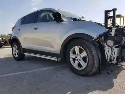 Veicolo di demolizione kia sportage emotion 4x2 dell'anno 2001 alimentato d4fd