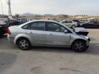 Sloopvoertuig ford focus berlina (cap) ghia van het jaar 2001 aangedreven hxda