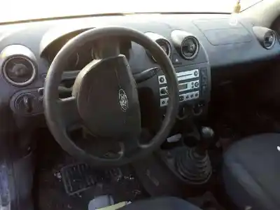 Veicolo di demolizione ford fiesta (cbk) ambiente dell'anno 2001 alimentato f6ja