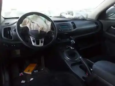 Veicolo di demolizione kia sportage concept 4x2 dell'anno 2001 alimentato g4fd