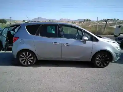 Veicolo di demolizione OPEL MERIVA B Excellence dell'anno 2001 alimentato Z17DTS