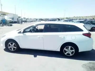 Veículo de Sucata TOYOTA AURIS Hybrid Feel  Edition do ano 2001 alimentado 2ZR