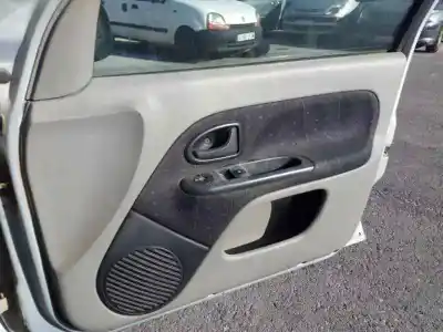 Здавання транспортного засобу renault clio ii fase ii (b/cb0) base authentique 82 cv / 60 kw року 2003 потужний 