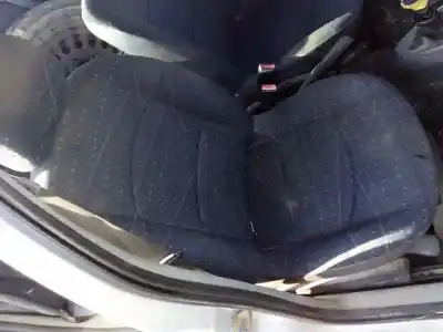 Здавання транспортного засобу renault clio ii fase ii (b/cb0) base authentique 82 cv / 60 kw року 2003 потужний 