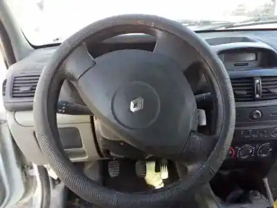 Здавання транспортного засобу renault clio ii fase ii (b/cb0) base authentique 82 cv / 60 kw року 2003 потужний 