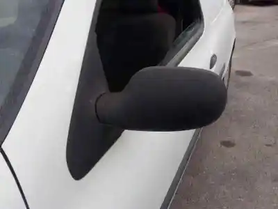 Здавання транспортного засобу renault clio ii fase ii (b/cb0) societe generique року 2004 потужний 