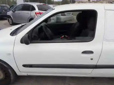 Здавання транспортного засобу RENAULT CLIO II FASE II (B/CB0) Societe Generique року 2004 потужний 