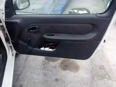 Здавання транспортного засобу renault clio ii fase ii (b/cb0) societe generique року 2004 потужний 