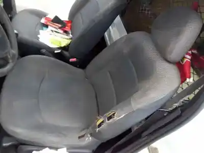 Здавання транспортного засобу renault clio ii fase ii (b/cb0) societe generique року 2004 потужний 
