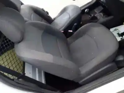 Здавання транспортного засобу renault clio ii fase ii (b/cb0) societe generique року 2004 потужний 