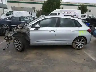 Véhicule à la ferraille citroen c4 lim. business de l'année 2001 alimenté bh02