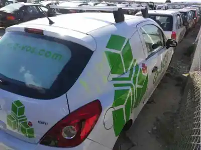 Veicolo di demolizione OPEL CORSA D Cosmo dell'anno 2001 alimentato GMPTE