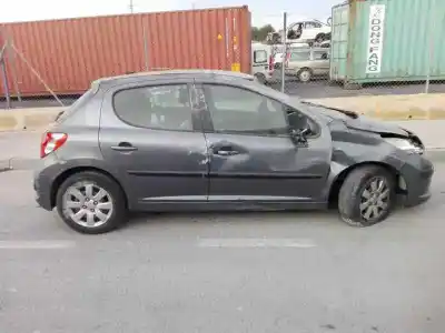 Veículo de Sucata peugeot 207 confort do ano 2001 alimentado kfv