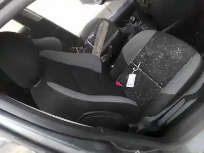 Veículo de Sucata peugeot 207 confort do ano 2001 alimentado kfv