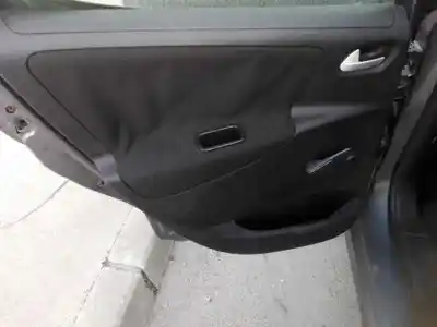 Veículo de Sucata peugeot 207 confort do ano 2001 alimentado kfv