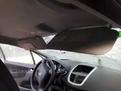 Veículo de Sucata peugeot 207 confort do ano 2001 alimentado kfv