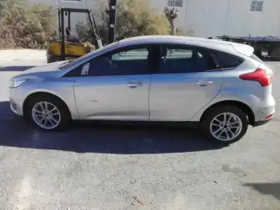 Vehicul casat FORD FOCUS LIM. Black&Red al anului 2001 alimentat M1DD