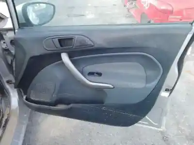 Veículo de Sucata ford fiesta (cb1) ghia do ano 2001 alimentado f6jd