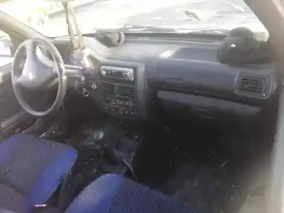 Veicolo di demolizione PEUGEOT 106 (S2) Kid dell'anno 2001 alimentato HFXTU1JP