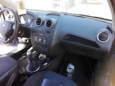 Veicolo di demolizione ford fiesta (cbk) ambiente dell'anno 2001 alimentato f6jb