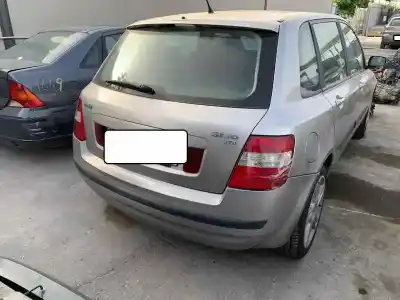 Veicolo di demolizione FIAT STILO (192) 1.9 JTD CAT dell'anno 2003 alimentato 192A1000