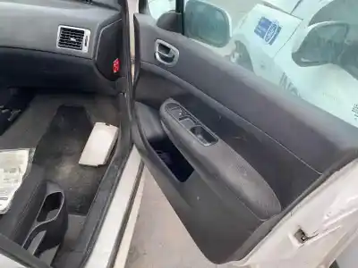 Veículo de Sucata peugeot 307 break / sw (s1) break xr do ano 2001 alimentado rhydw10td