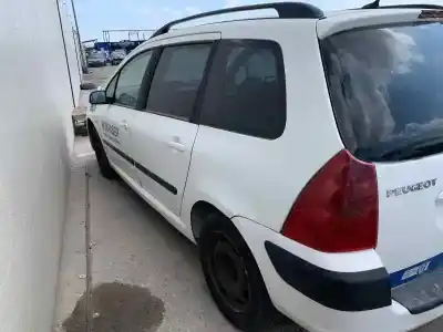 Véhicule à la ferraille PEUGEOT 307 BREAK / SW (S1) BREAK XS de l'année 2001 alimenté 9HYDV6TED4