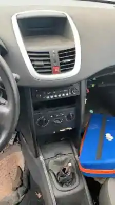 Veículo de Sucata peugeot 207 xad do ano 2001 alimentado 