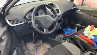 Veículo de Sucata PEUGEOT 207 XAD do ano 2001 alimentado 