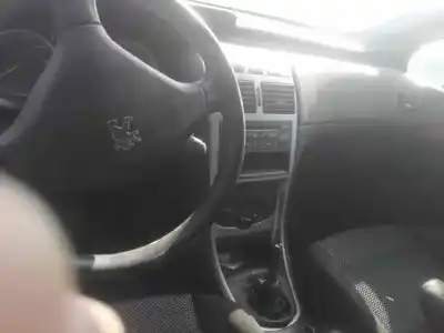 Veículo de Sucata peugeot 307 (s1) xr do ano 2003 alimentado rhy