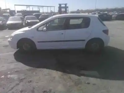 Veicolo di demolizione PEUGEOT 307 (S1) XR dell'anno 2003 alimentato RHY