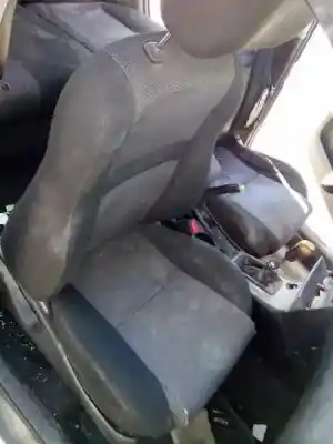 Veículo de Sucata toyota corolla (_e12_) 1.4 d (nde120_) do ano 2006 alimentado d-1nd