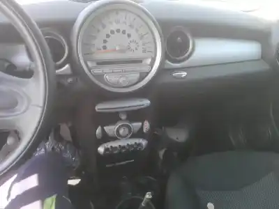 Здавання транспортного засобу mini mini (r56) one року 2001 потужний g/n12b14a