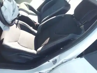 Veículo de Sucata renault clio iv zen do ano 2001 alimentado k9k e6