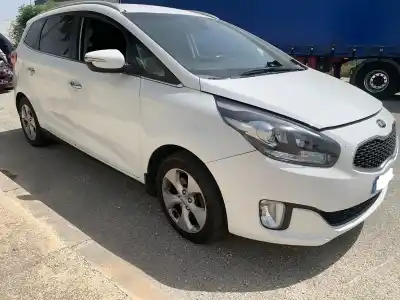 Véhicule à la ferraille kia carens iv 1.7 crdi de l'année 2001 alimenté d4fd
