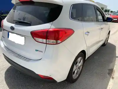 Véhicule à la ferraille kia carens iv 1.7 crdi de l'année 2001 alimenté d4fd