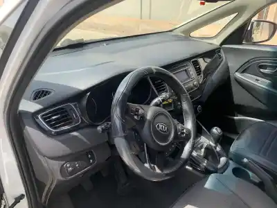 Véhicule à la ferraille kia carens iv 1.7 crdi de l'année 2001 alimenté d4fd