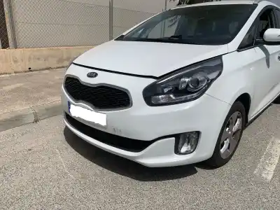 Véhicule à la ferraille kia carens iv 1.7 crdi de l'année 2001 alimenté d4fd