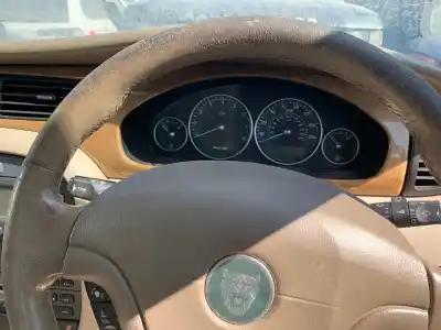 Scrapping Vehicle jaguar x-type 2.0 v6 of the year 2003 powered 