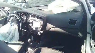 Veicolo di demolizione kia ceed drive 136 cv / 100 kw dell'anno 2017 alimentato d4fb