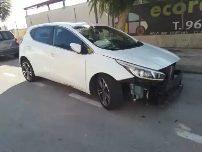Veicolo di demolizione kia ceed drive 136 cv / 100 kw dell'anno 2017 alimentato d4fb