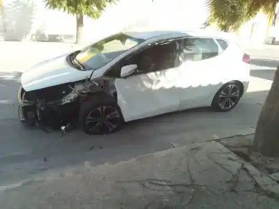 Veicolo di demolizione kia ceed drive 136 cv / 100 kw dell'anno 2017 alimentato d4fb